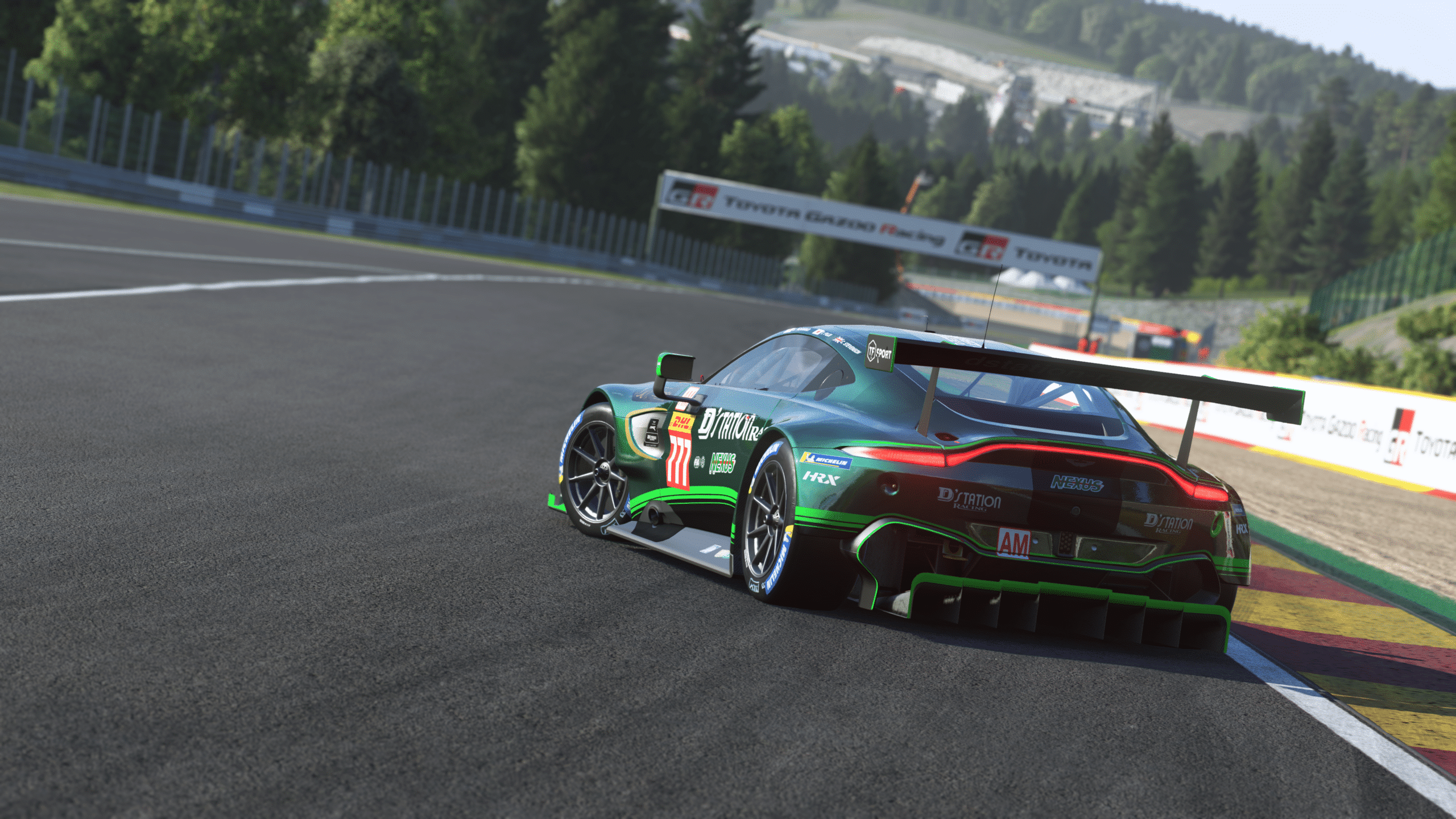 Aston Martin Vantage AMR